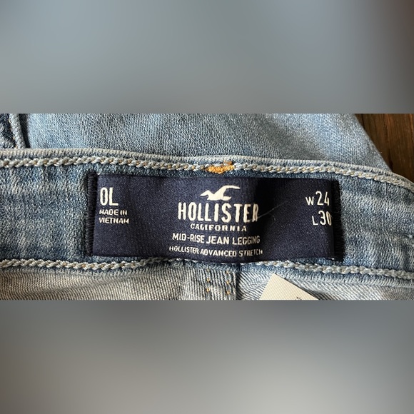 Hollister Distressed Jeans - Picture 9 of 10